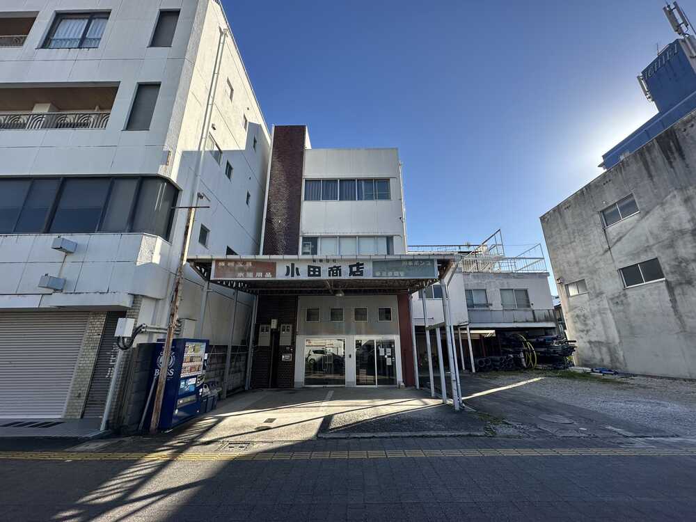 カバー写真:2026/10/9本店前 撮影Y