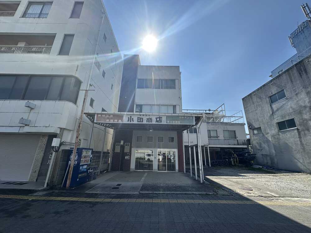 カバー写真:2026/10/14本店前 撮影Y