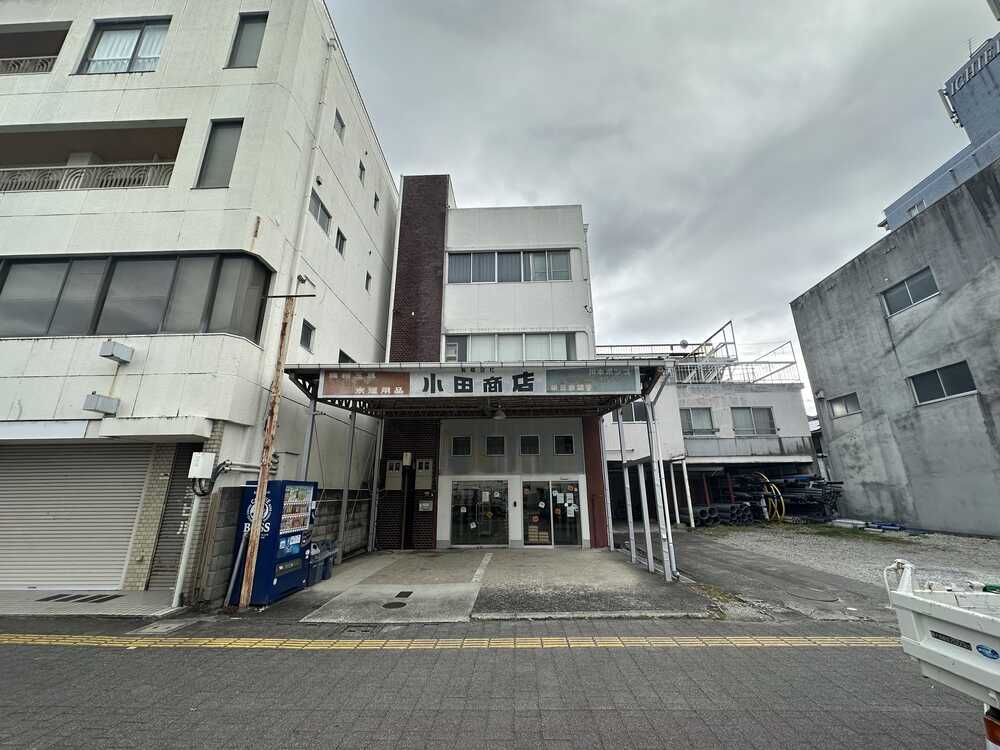 カバー写真:2026/10/19本店前 撮影Y
