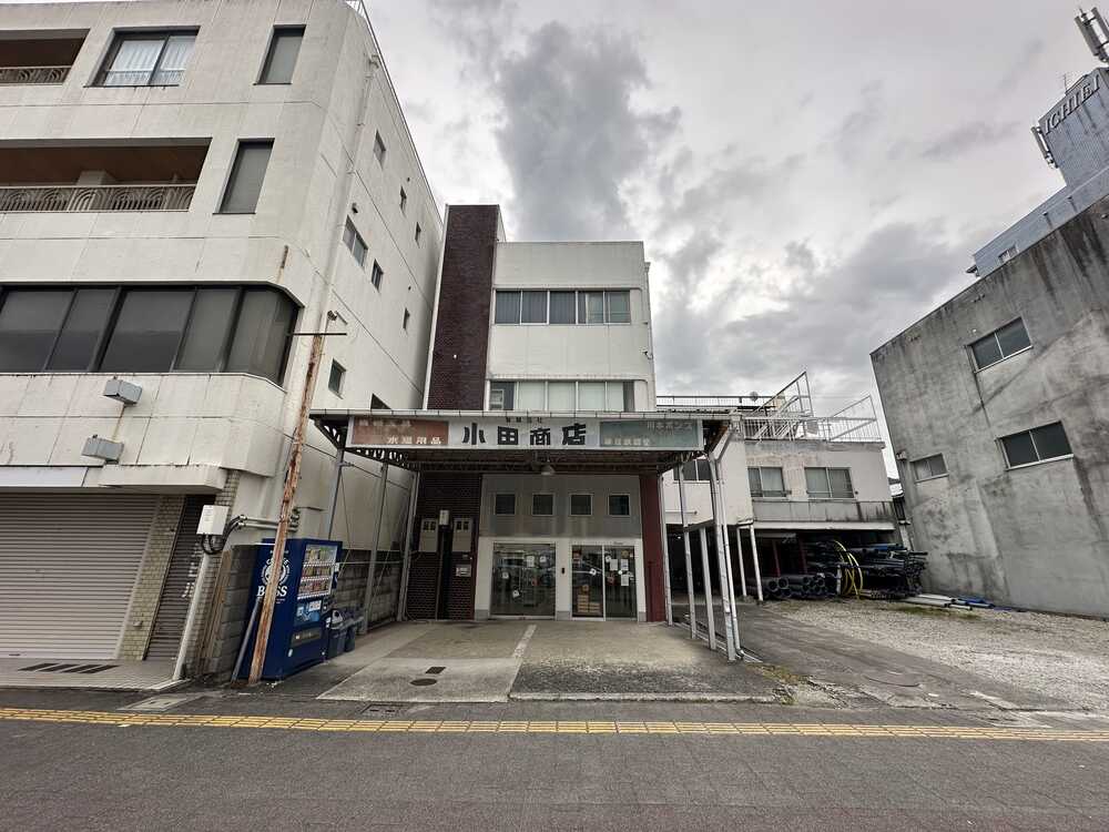 カバー写真:2026/10/23本店前 撮影Y