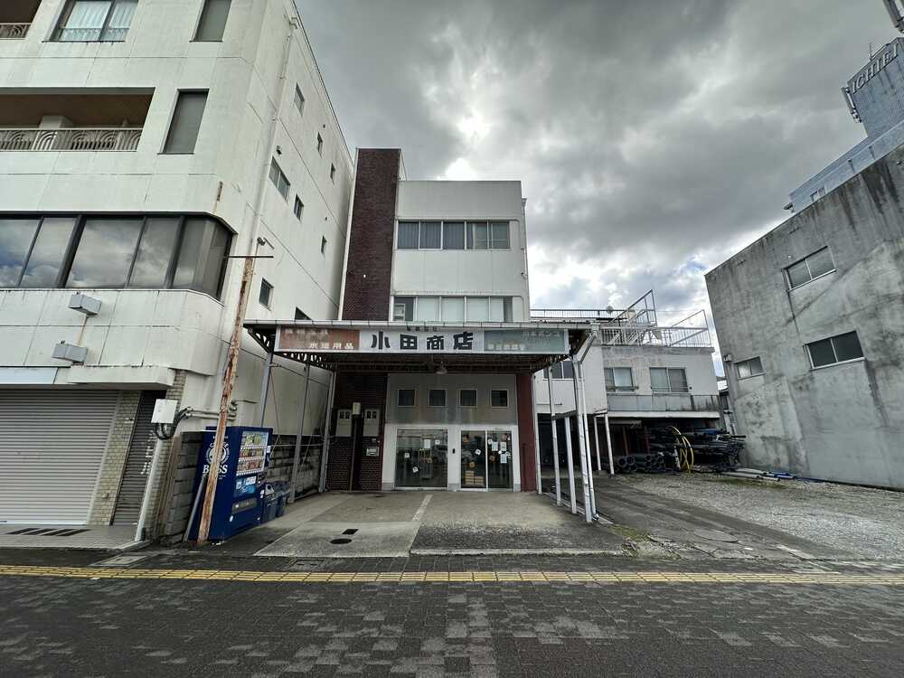 カバー写真:2026/10/27本店前 撮影Y