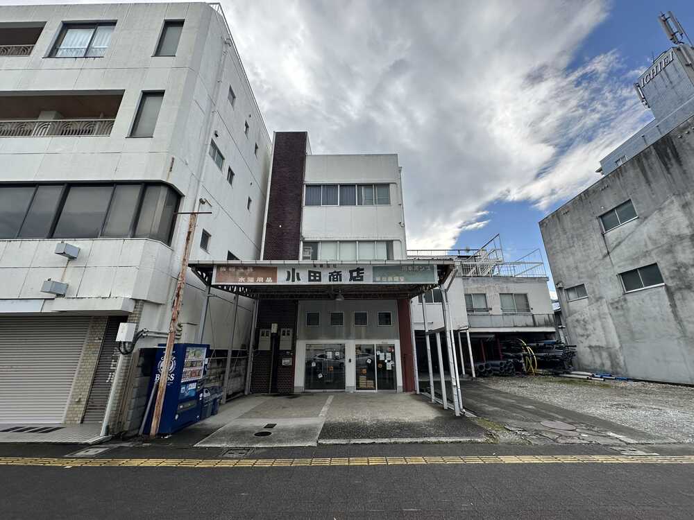 カバー写真:2026/10/30本店前 撮影Y